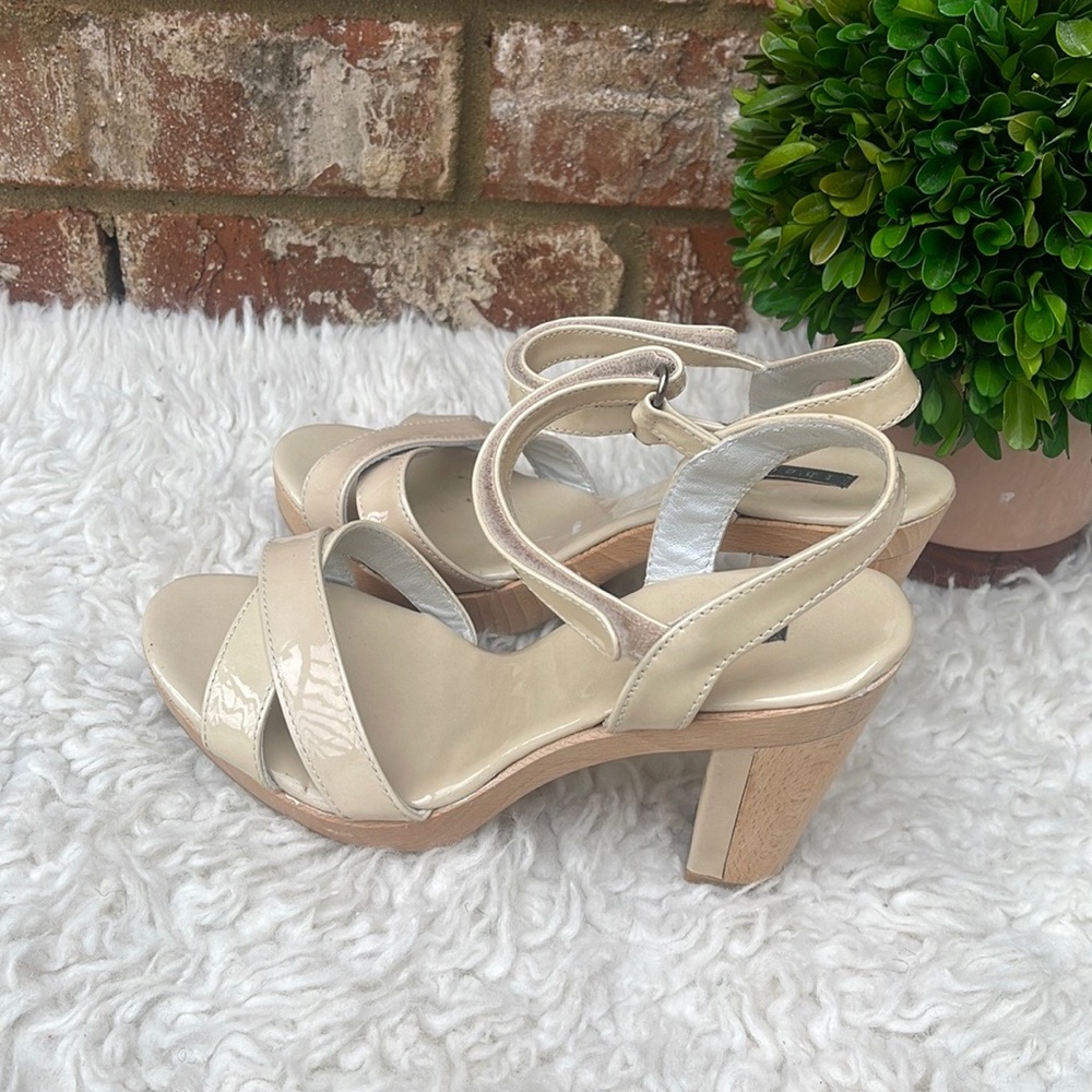 Like New Theory Patent Leather Platform Chunky Heeled Sandal In Nude Size EU 37